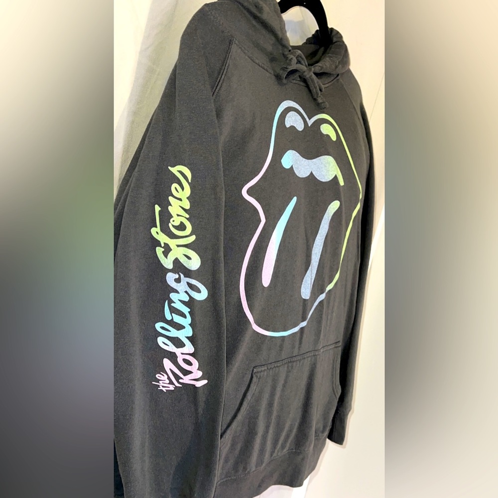 Rolling Stones grey hoodie, with colorful logo.
